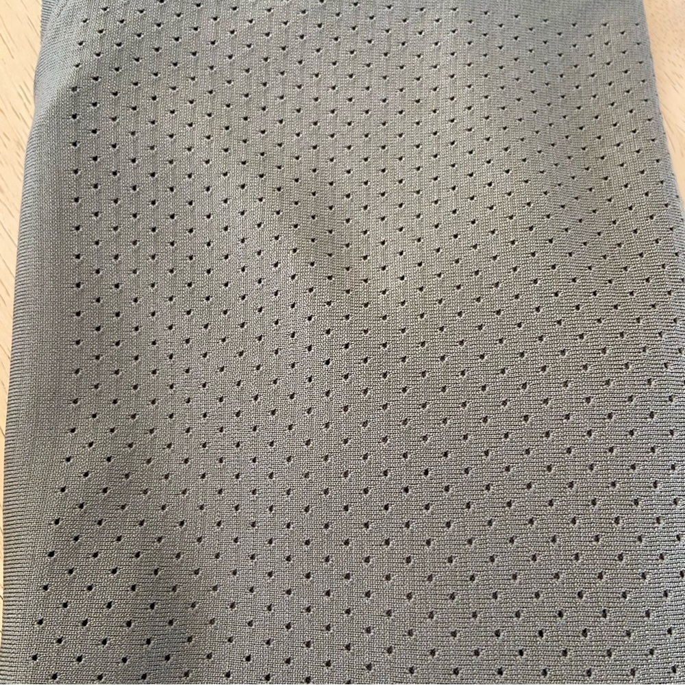 Lululemon Swiftly Breathe Crop Tank Top in Grey Sage Women’s 10 - Picture 7 of 7